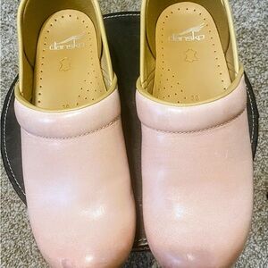 Dansko Women's Light Pink Clogs